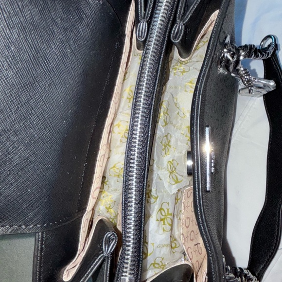 Guess Black and Cream Logo Handbag - Picture 5 of 6